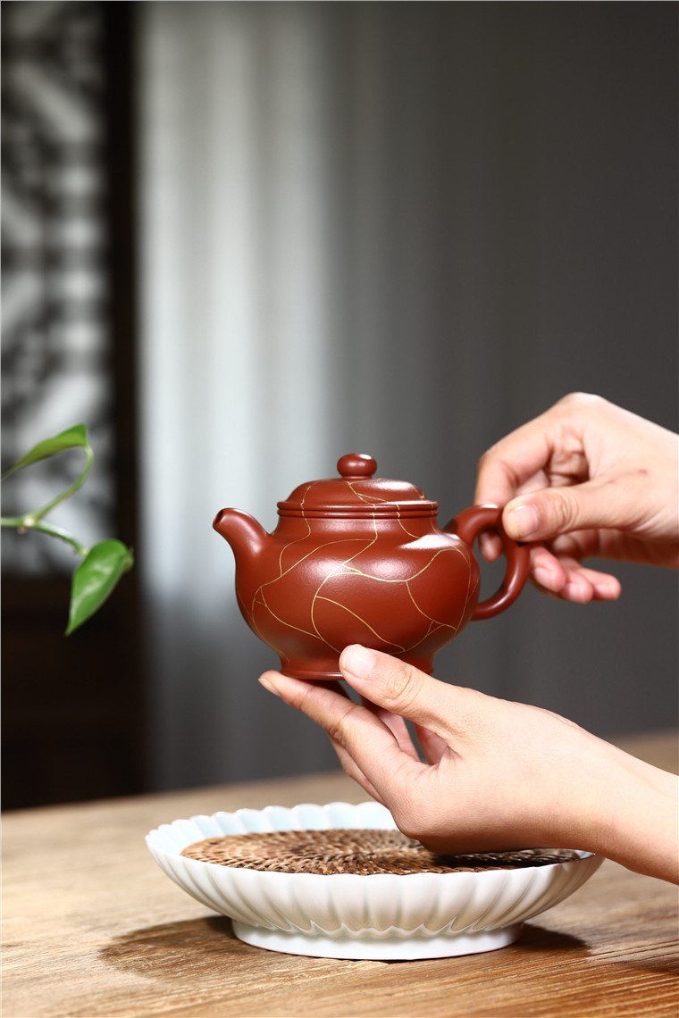 周莹作品 金纹掇只图片