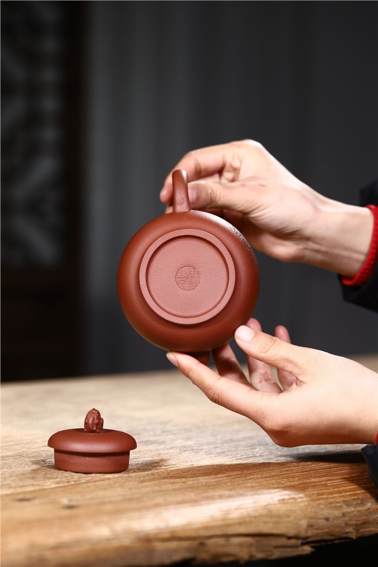 周莹作品 灵龙献瑞