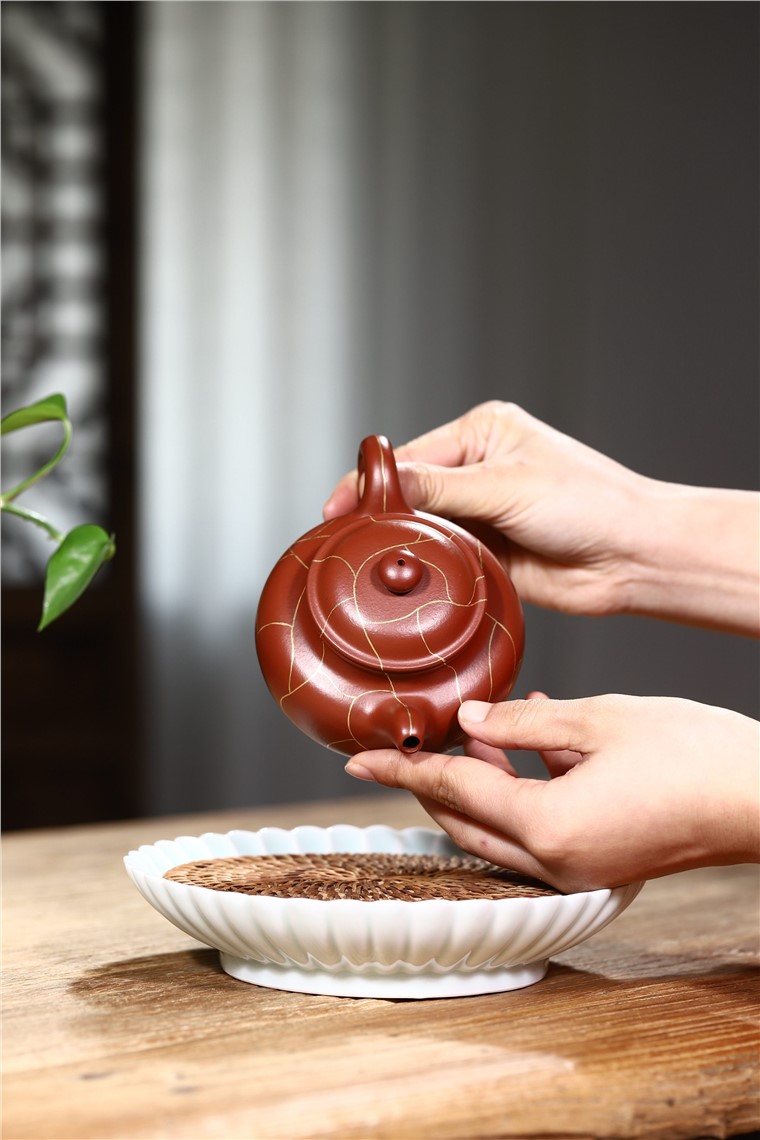 周莹作品 金纹掇只图片