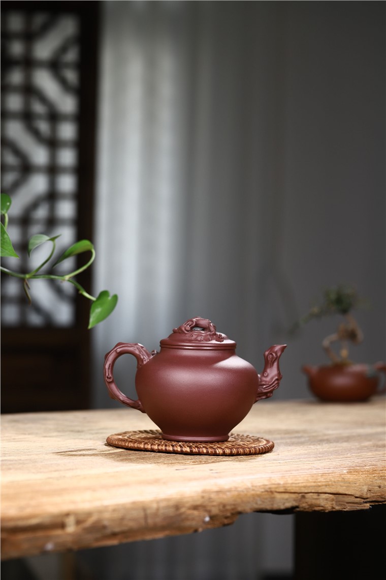 徐勤作品 松鼠葡萄图片