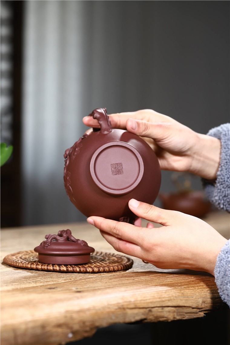 徐勤作品 松鼠葡萄