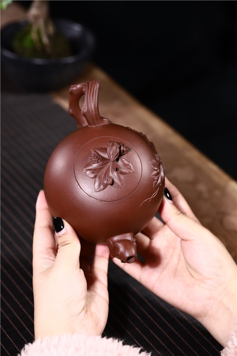 徐勤作品 松鼠葡萄图片