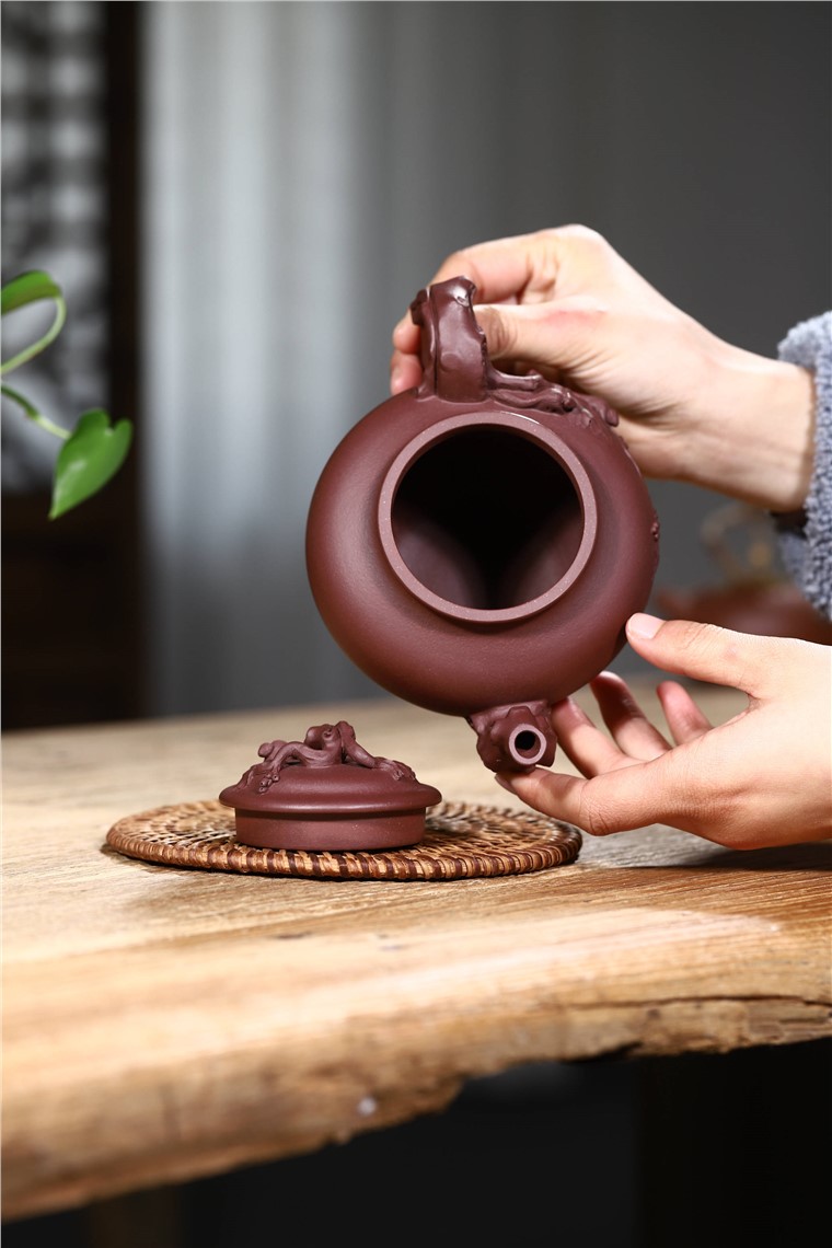 徐勤作品 松鼠葡萄图片