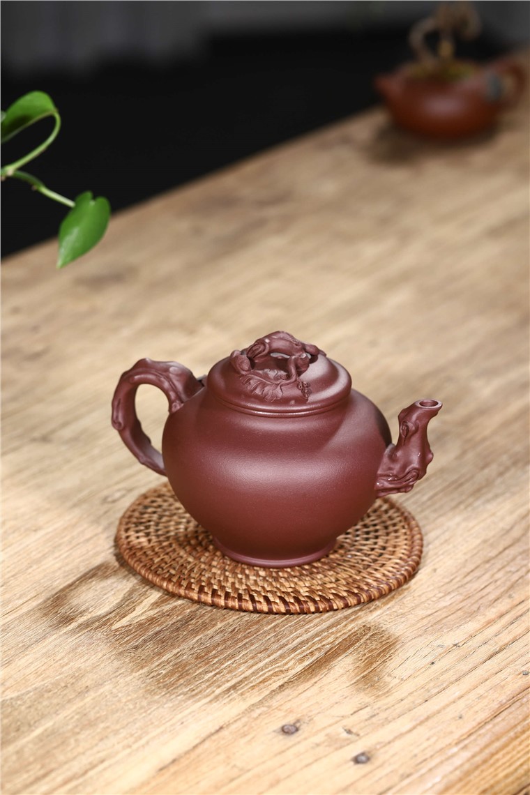 徐勤作品 松鼠葡萄图片
