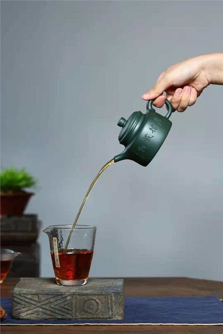 陈顺根作品 德钟壶