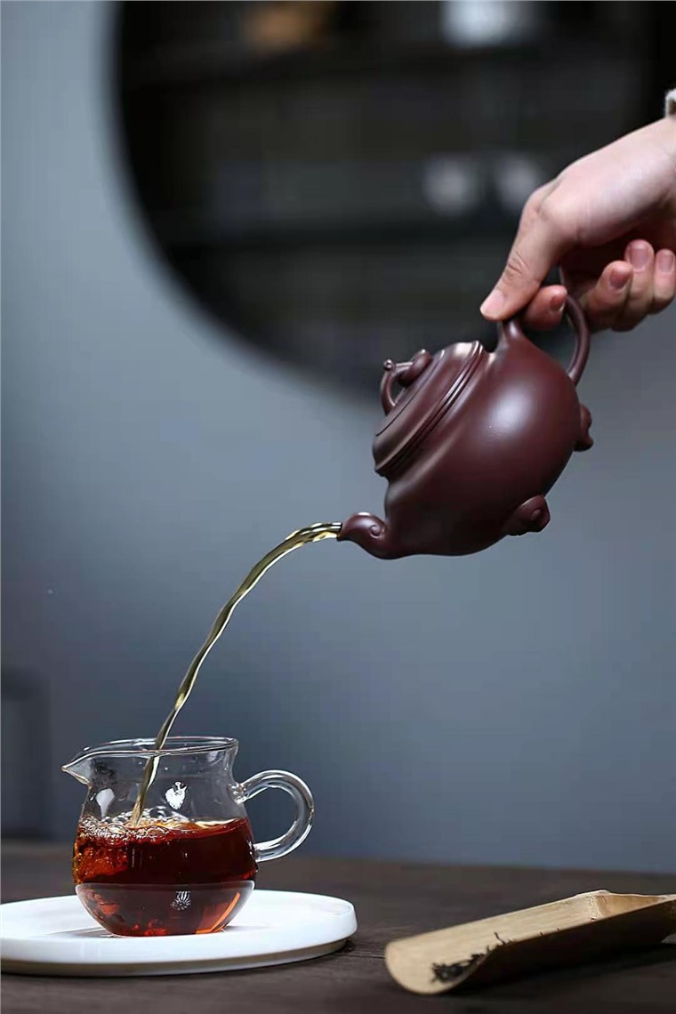 范微琴作品 三足如意