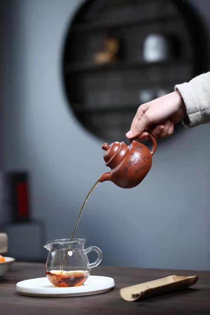 范微琴作品 掇球