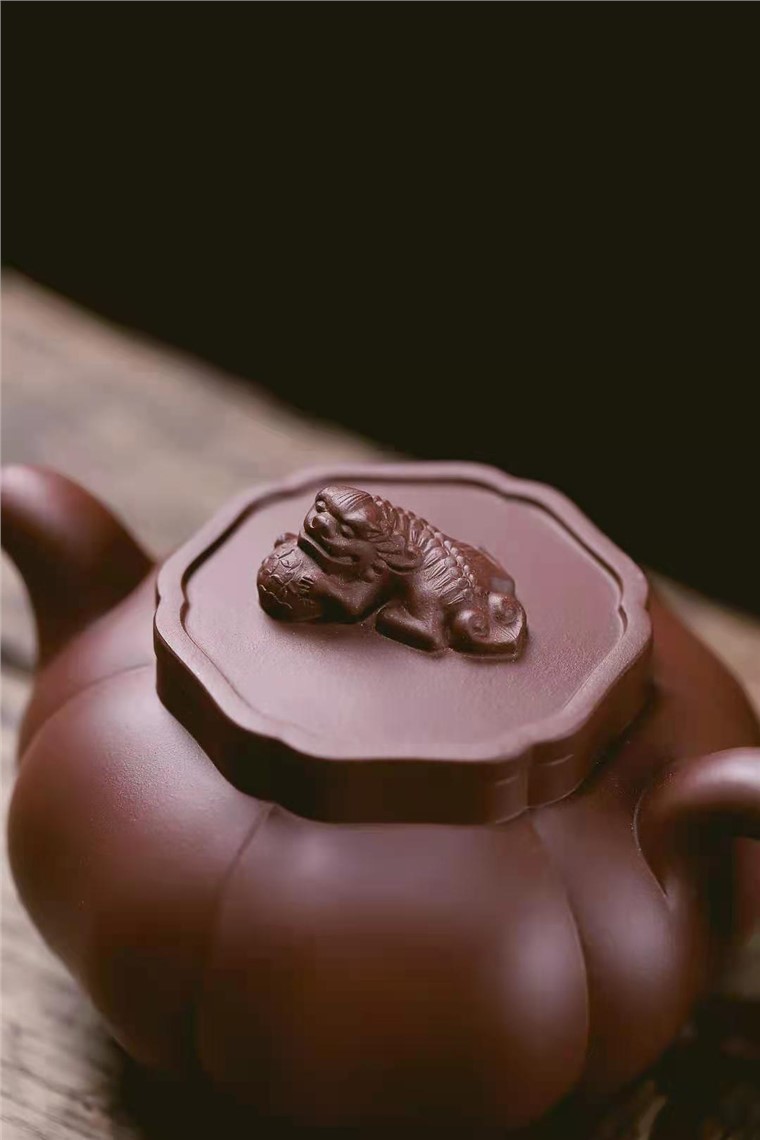 牟锦芬作品 狮球壶图片