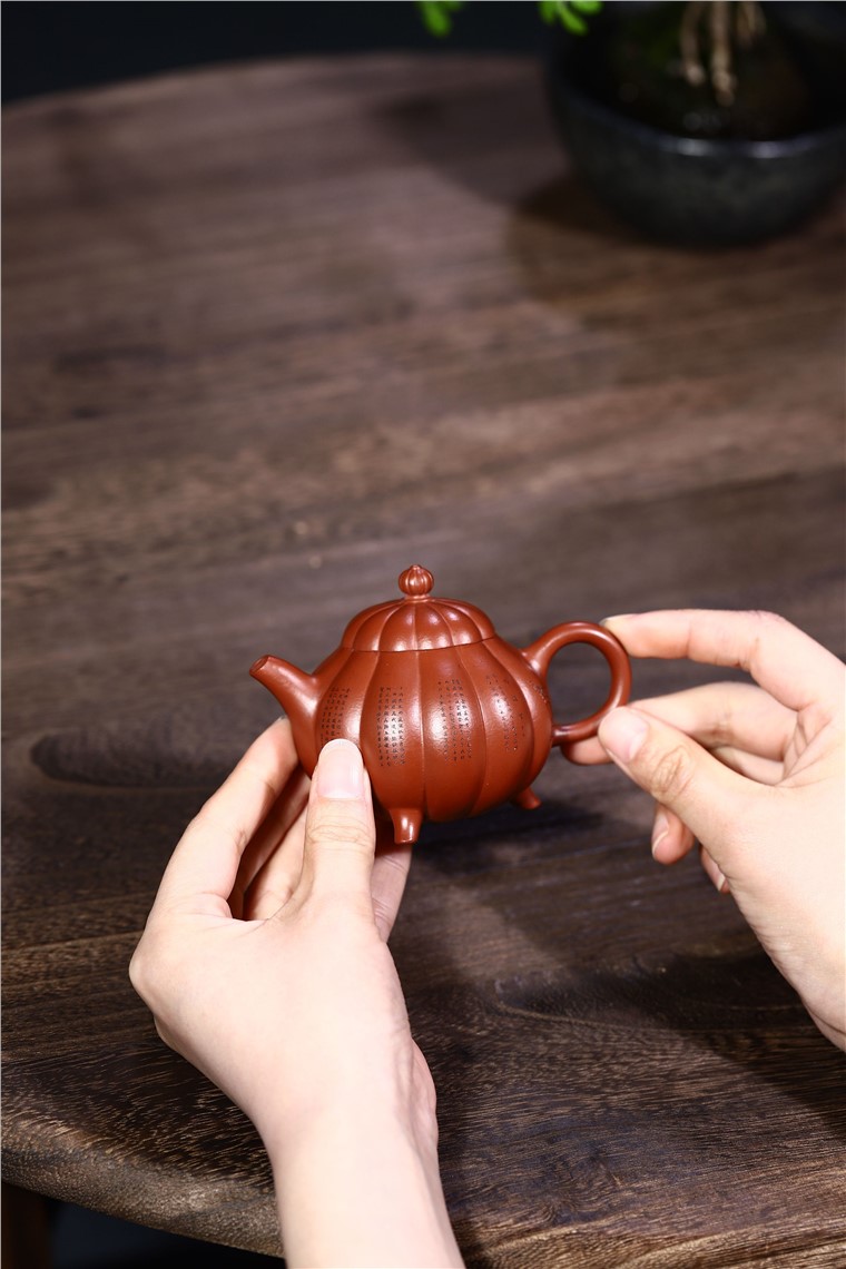 徐勤作品 三足菊囊图片