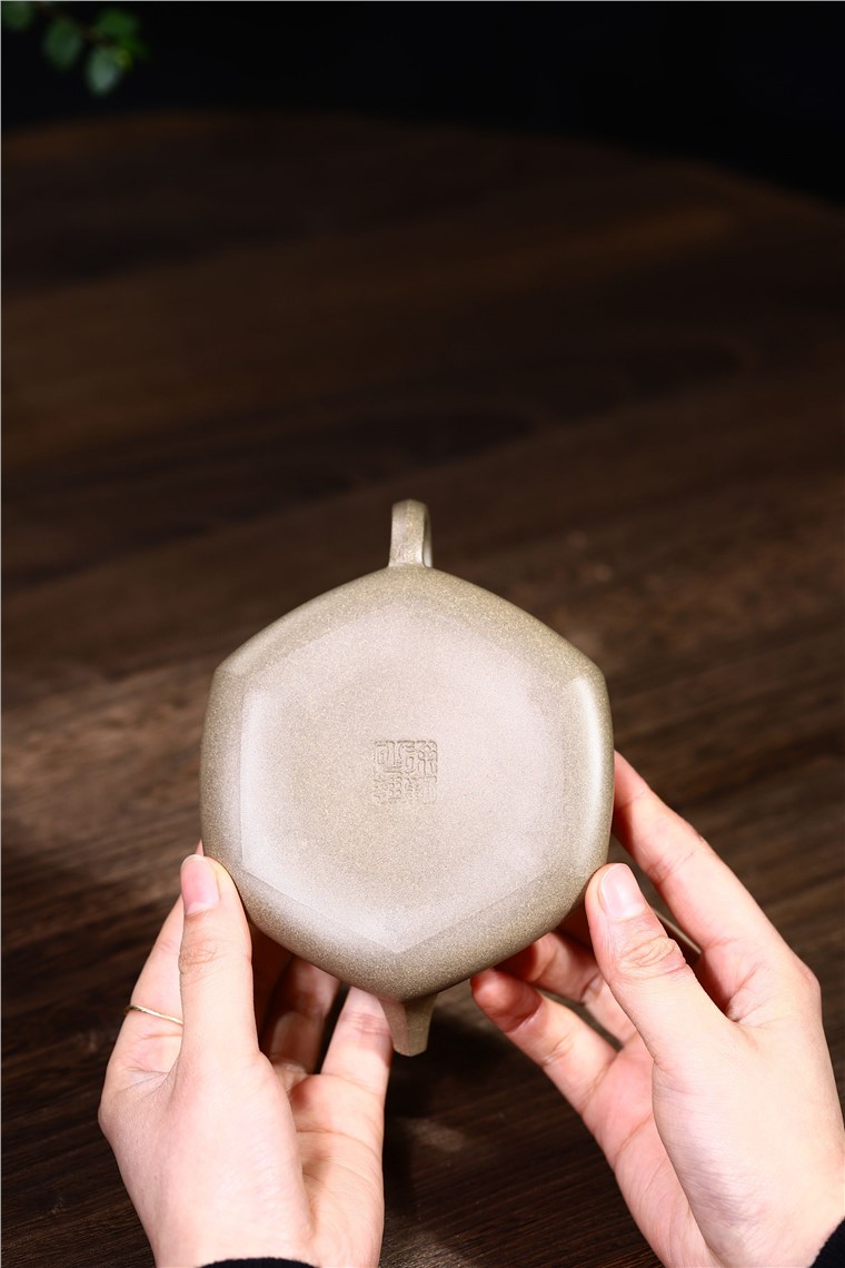 徐勤作品 六方纳瓢