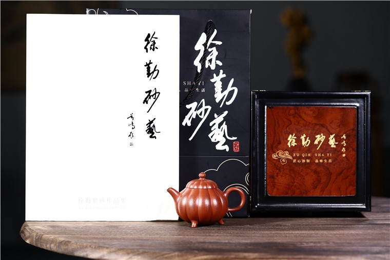 徐勤作品 三足菊囊图片