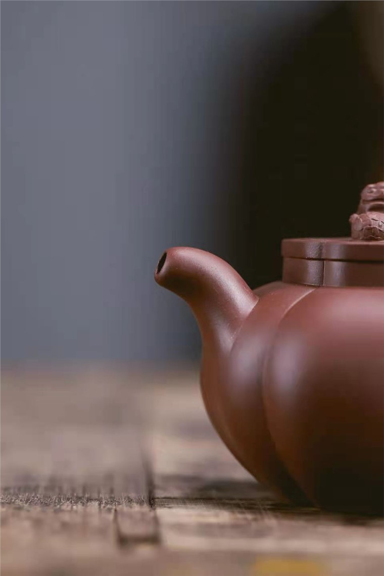牟锦芬作品 狮球壶图片