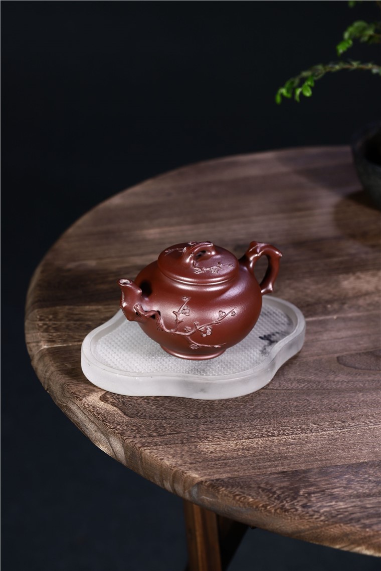 顾旭英作品 傲梅图片