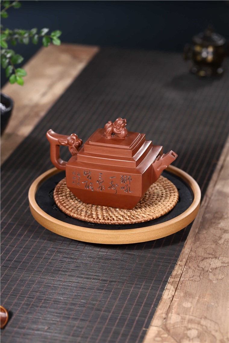 周莹作品 四方狮球图片