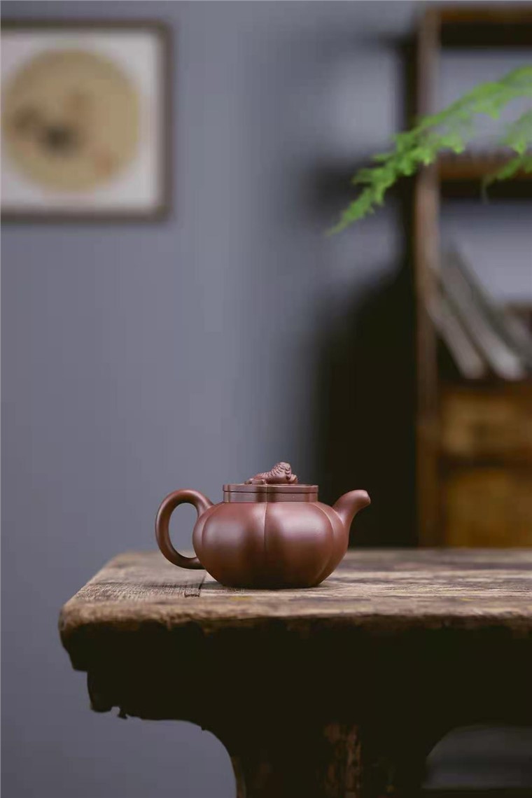 牟锦芬作品 狮球壶图片