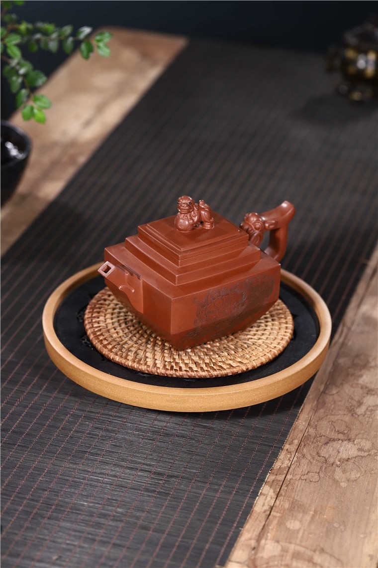 周莹作品 四方狮球图片