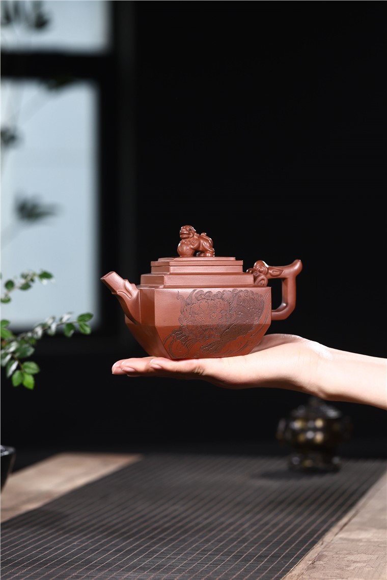 周莹作品 四方狮球图片