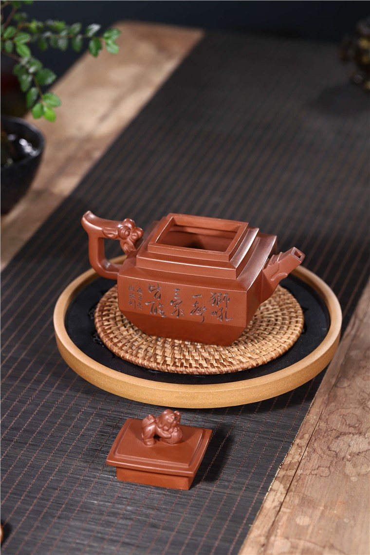 周莹作品 四方狮球图片
