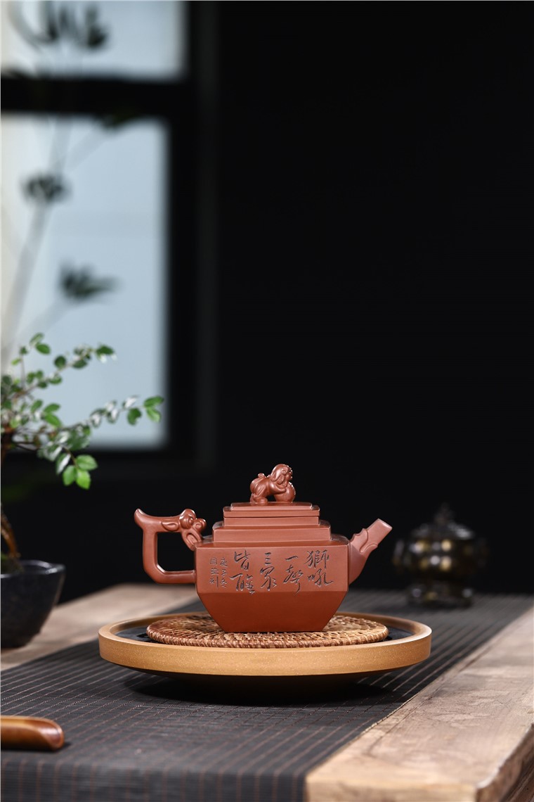 周莹作品 四方狮球图片