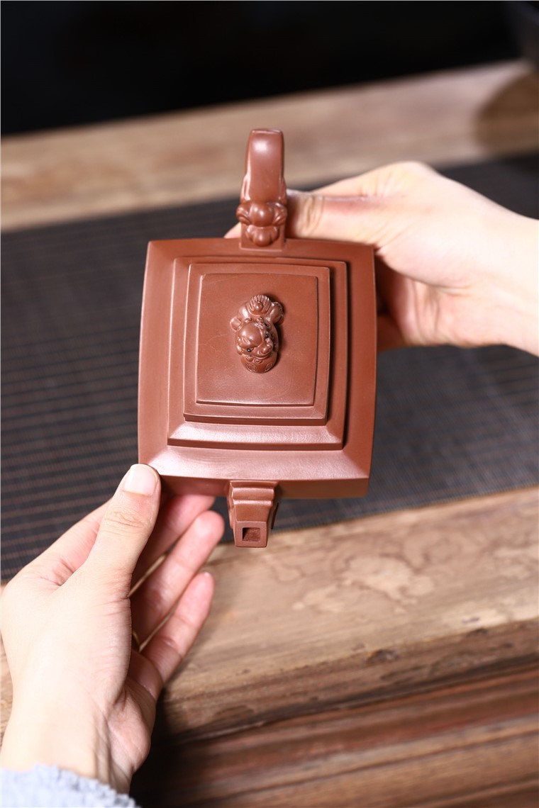 周莹作品 四方狮球图片