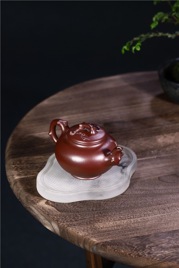 顾旭英作品 傲梅图片