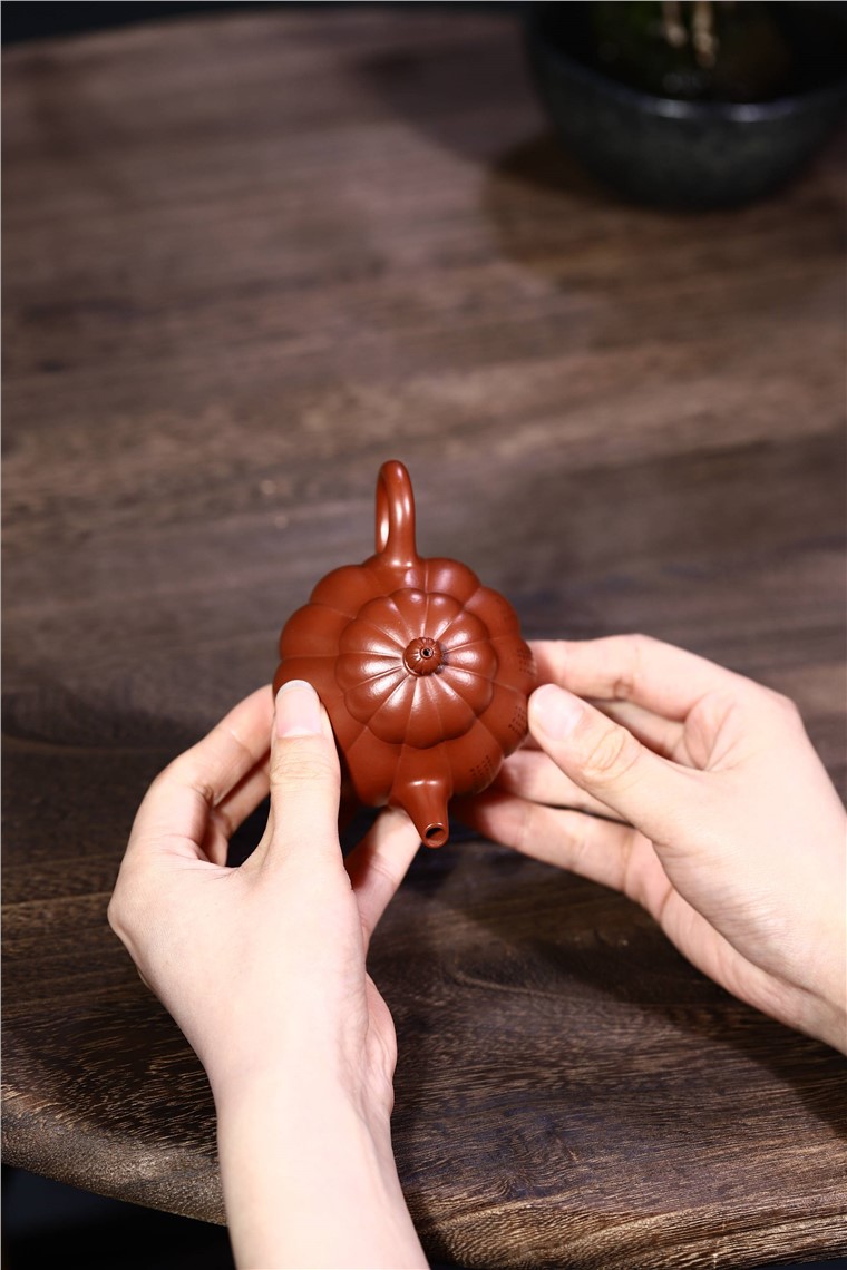 徐勤作品 三足菊囊图片