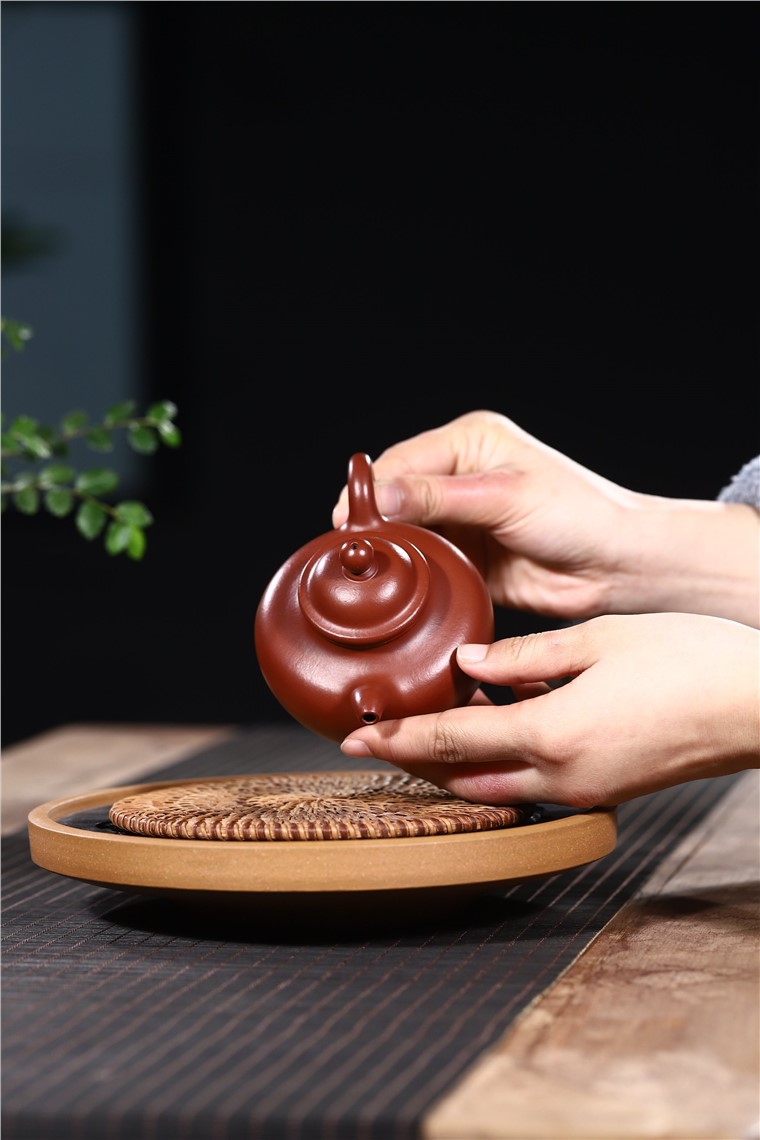 吴暗华作品 掇球图片