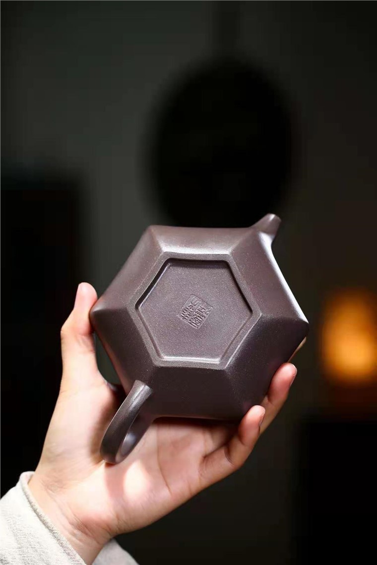 秦国萍作品 六角扁腹图片