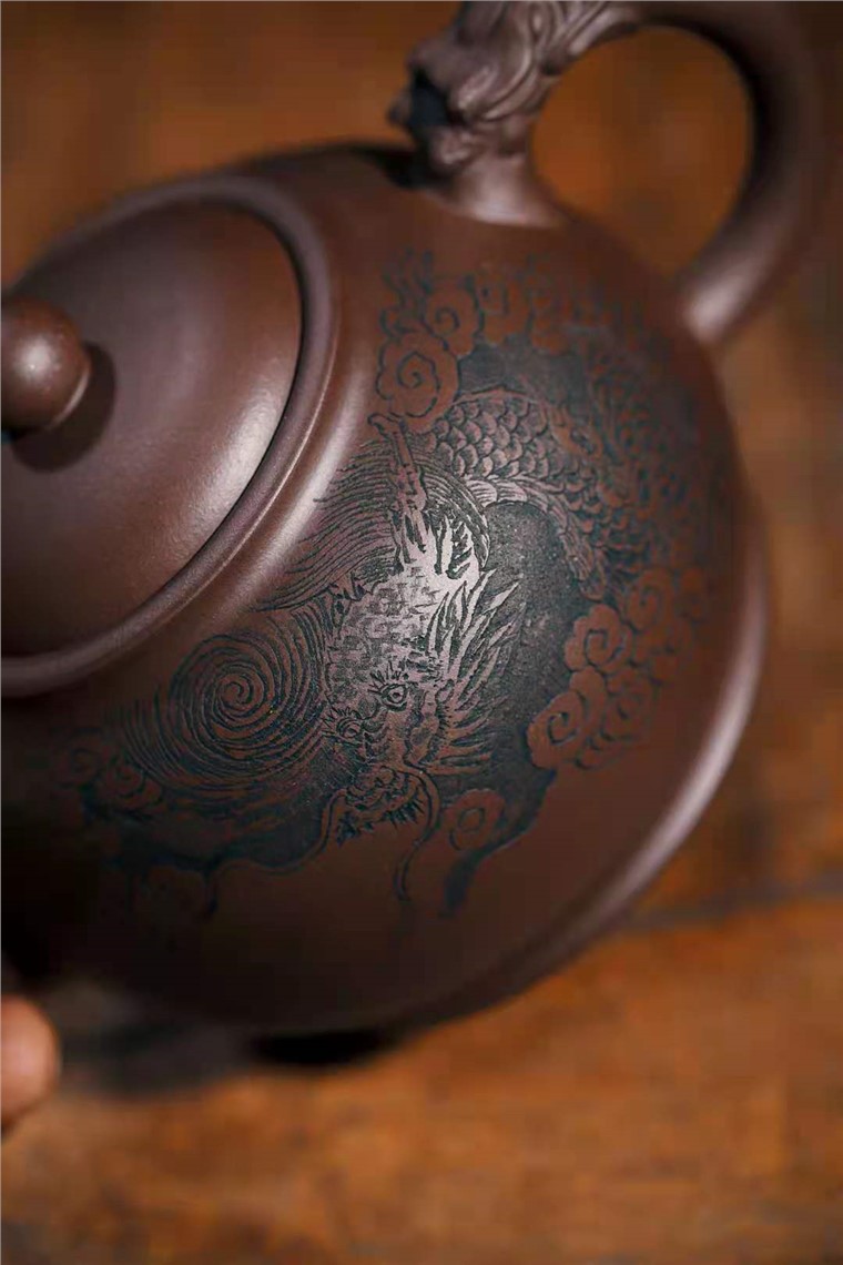 牟锦芬作品 龙隐图片
