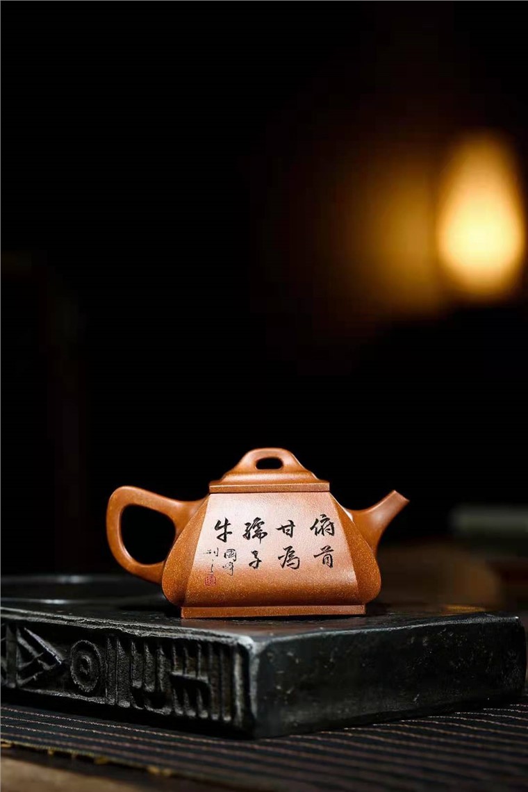 储国峰作品 抽角石瓢图片