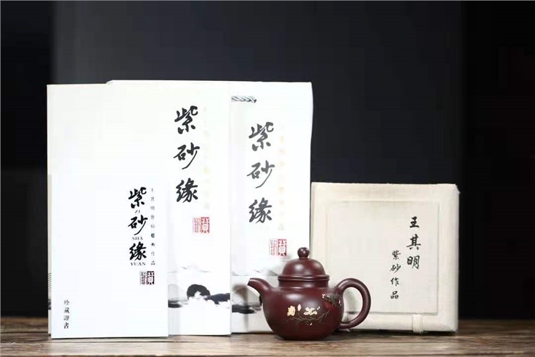 王其明作品 掇球