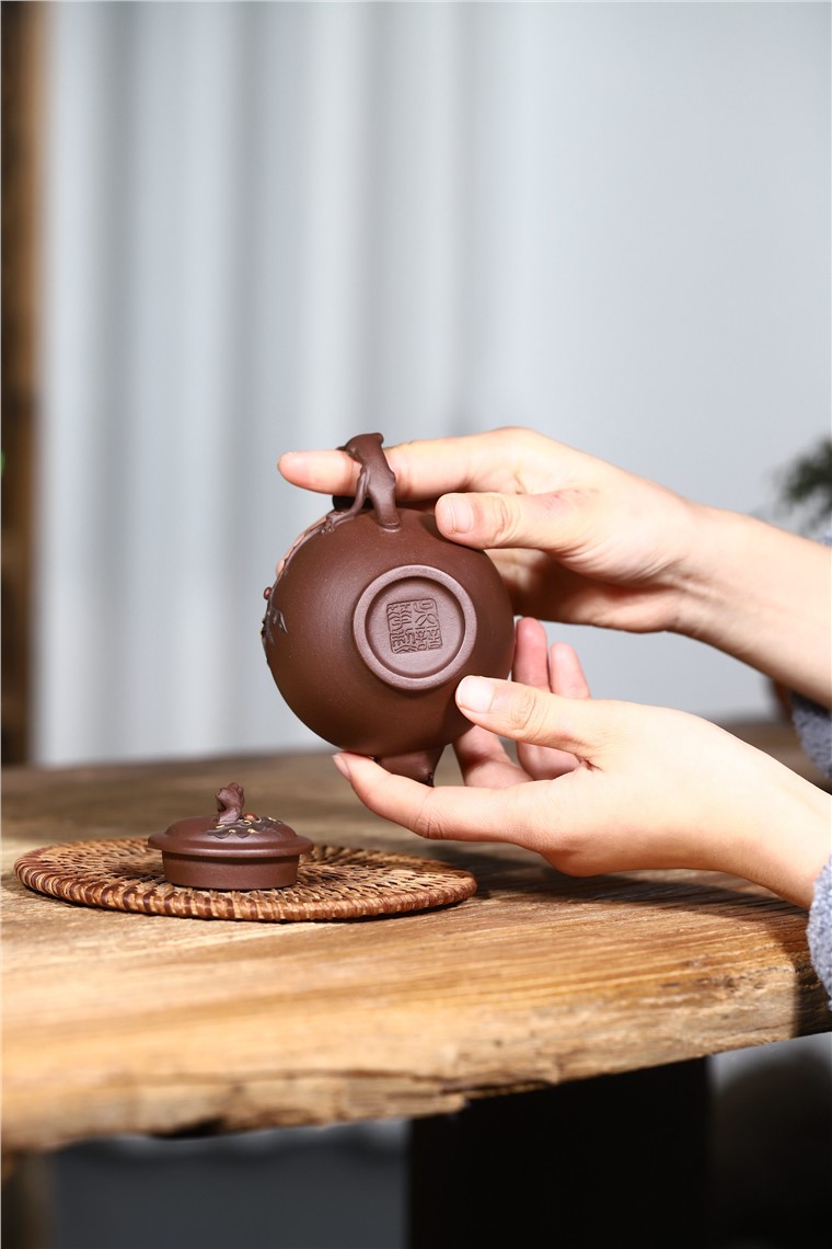 吴暗华作品 桃报春