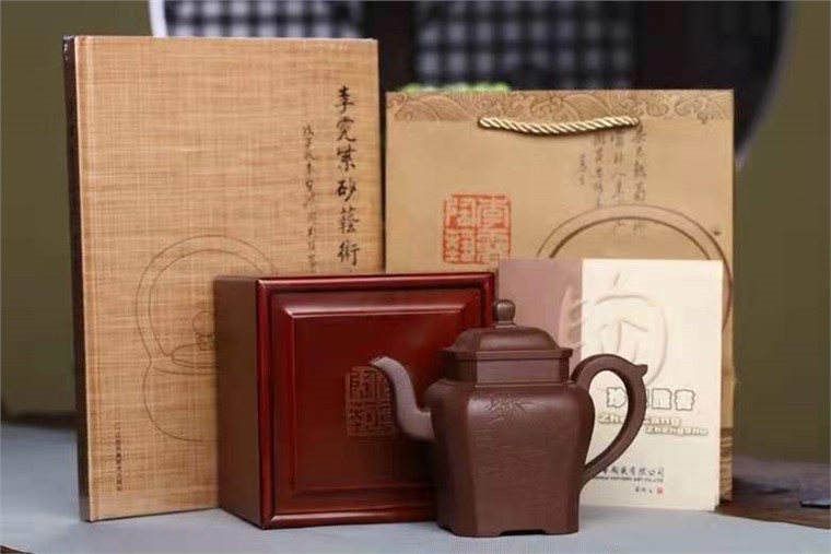 李霓作品 高八方图片