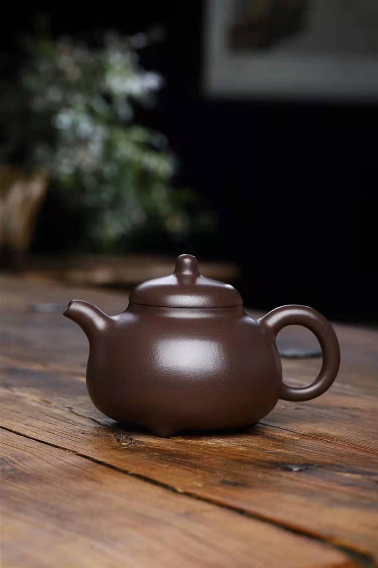 王玉芳作品 三足乳钉图片