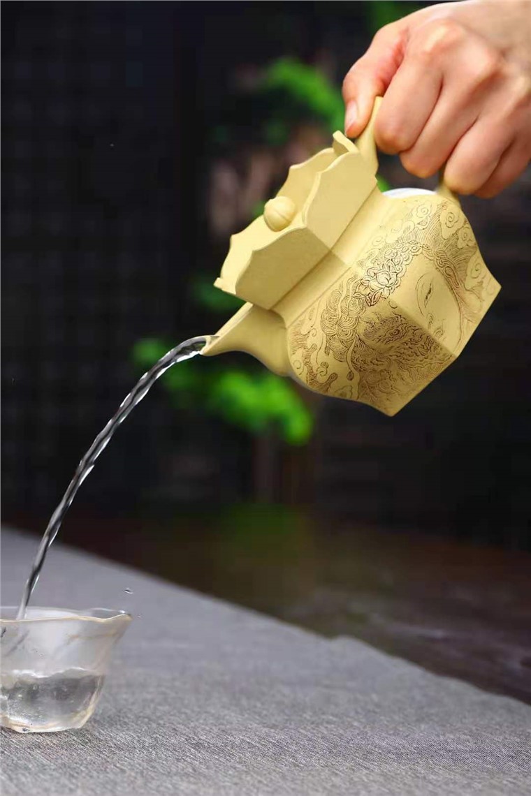 王玉芳作品 僧帽壶