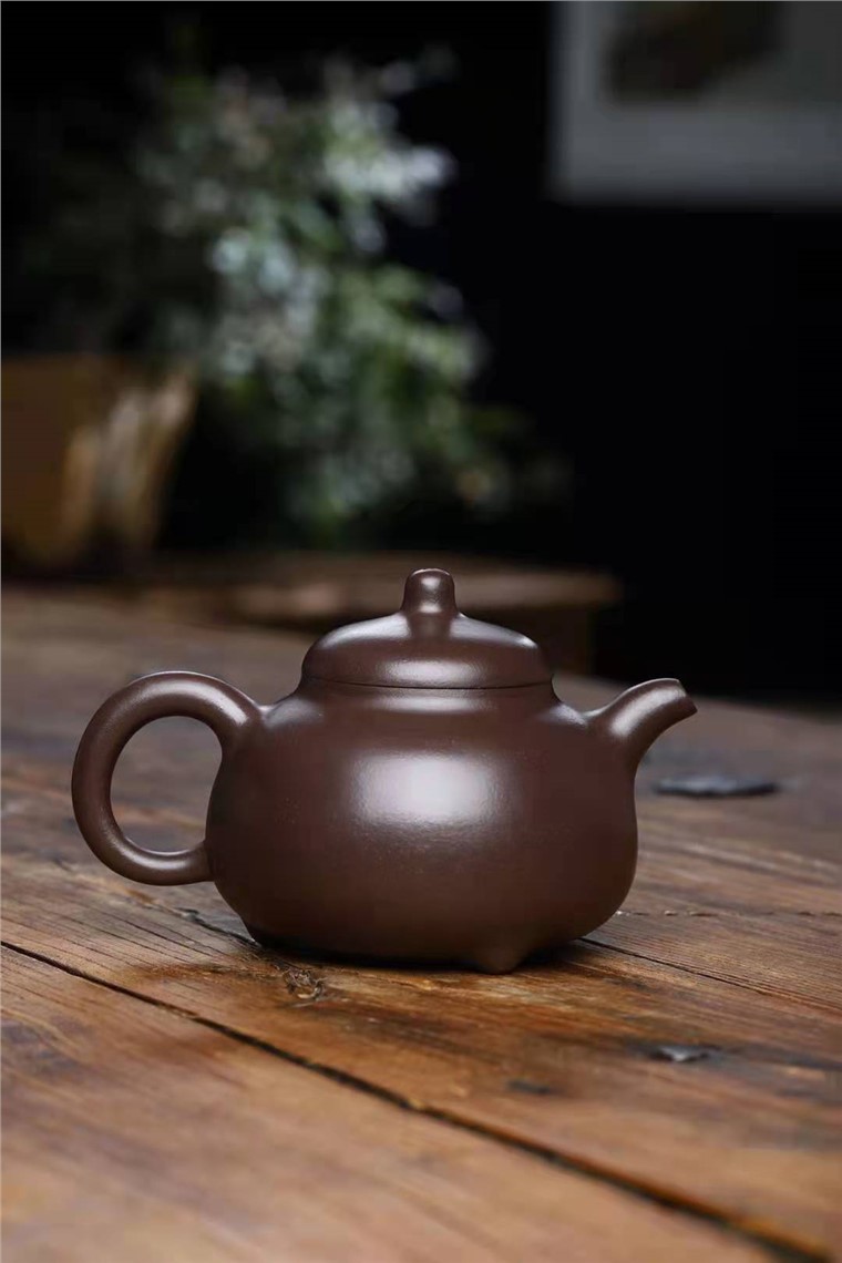 王玉芳作品 三足乳钉图片