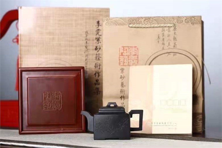 李霓作品 亚明四方