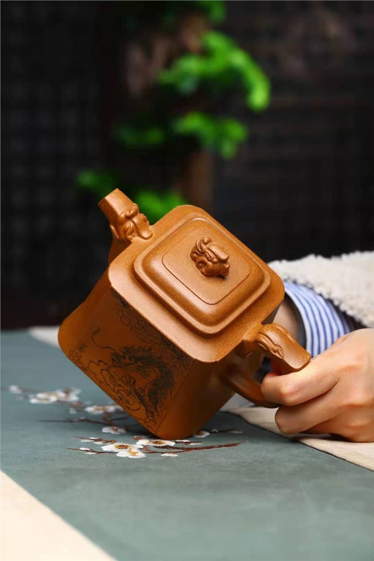 郭余华作品 龙尊图片