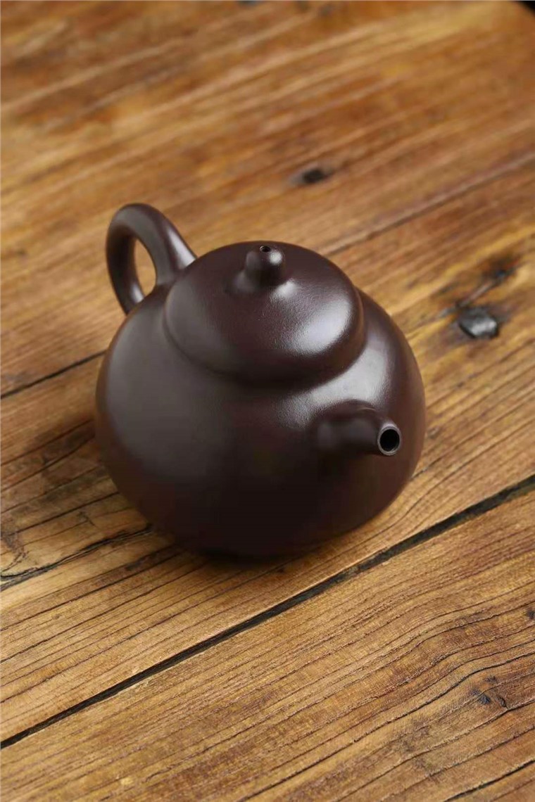 王玉芳作品 三足乳钉图片
