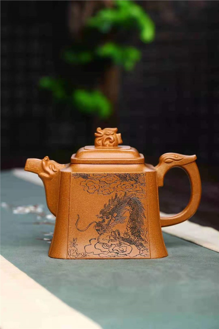 郭余华作品 龙尊图片