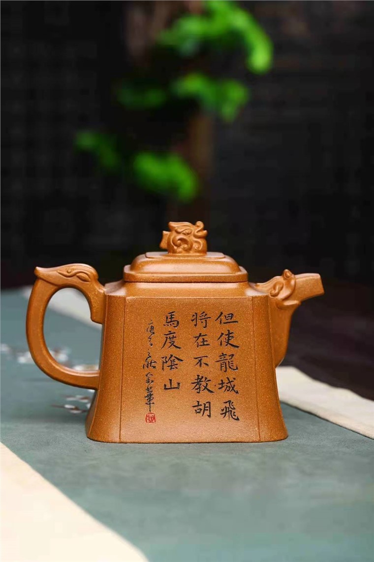 郭余华作品 龙尊图片