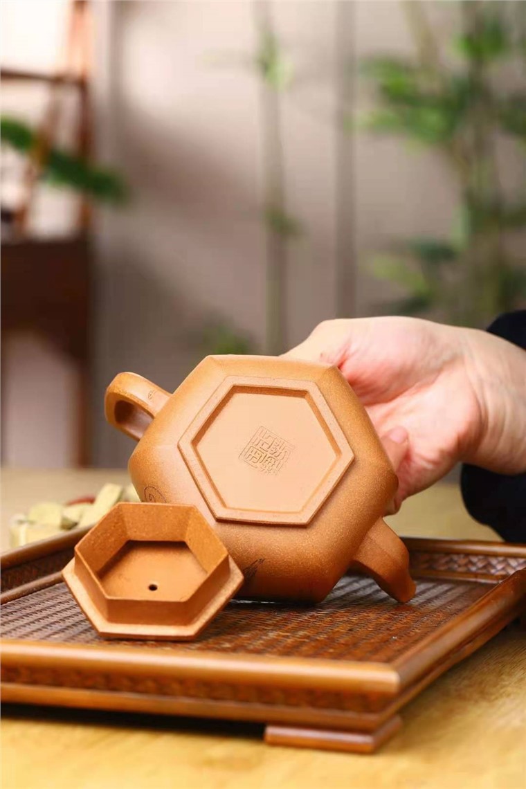 王玉芳作品 六方雪华