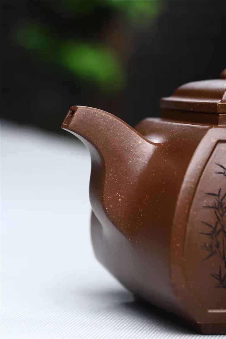 刘莹作品 四方狮尊图片