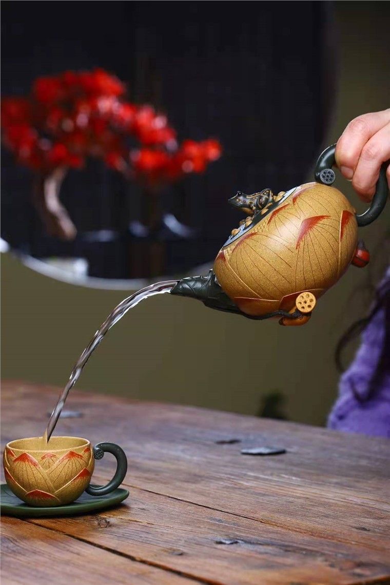 刘莹作品 青蛙莲子套壶