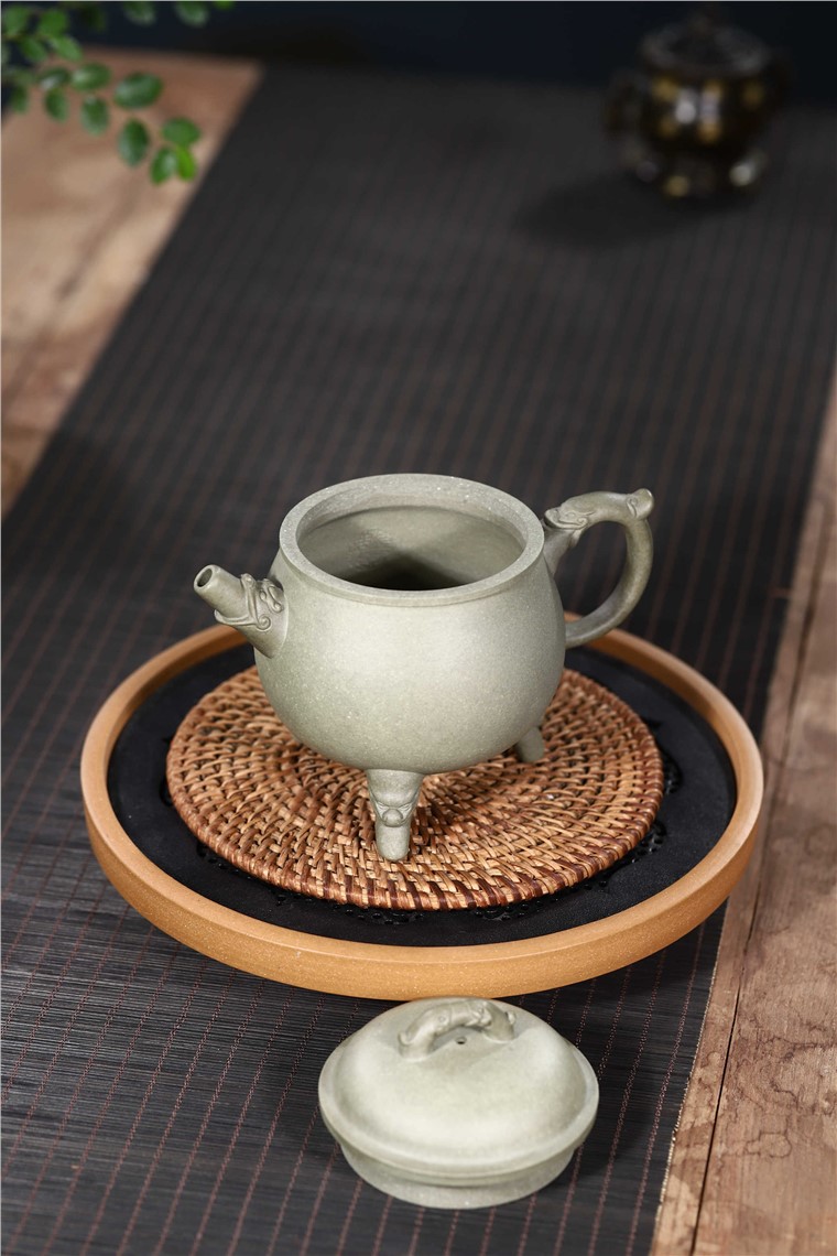 范君浩作品 三足灵龙图片