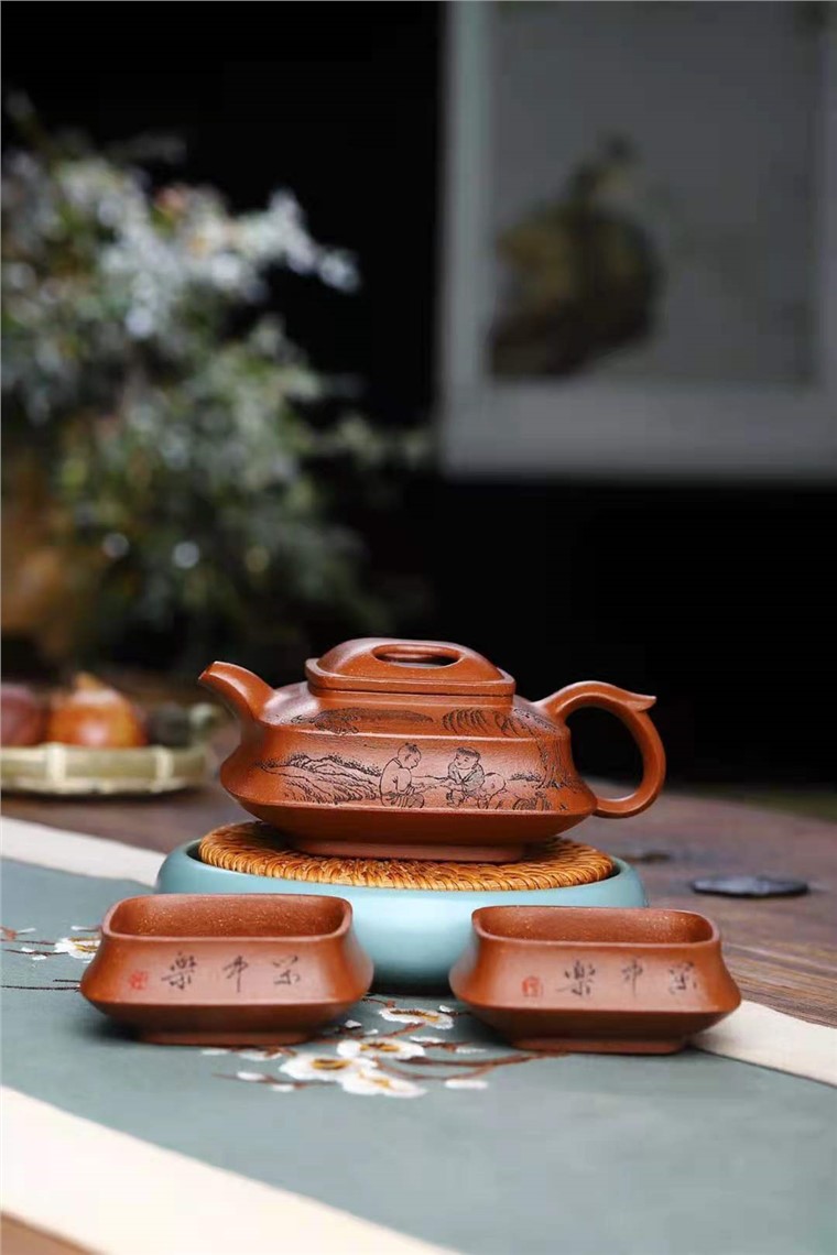 刘莹作品 四方牛盖套组图片