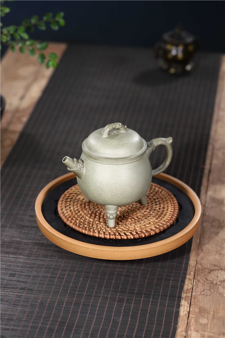 范君浩作品 三足灵龙图片