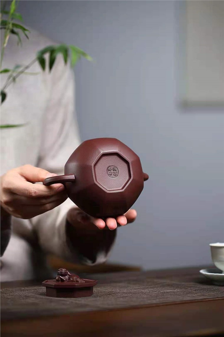 朱新南作品 八方狮球图片