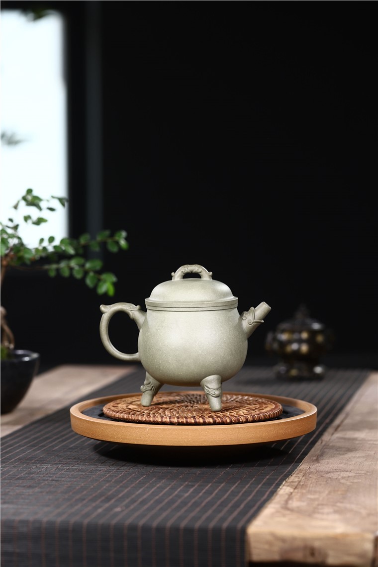 范君浩作品 三足灵龙图片