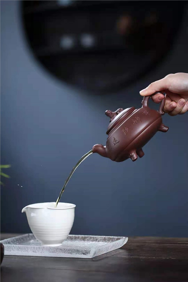 朱新南作品 三足篪虎